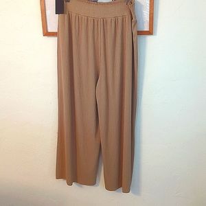 PRICE DROP $13 Women's Smock Waist Knit Cropped Pants - Sz L Tan.